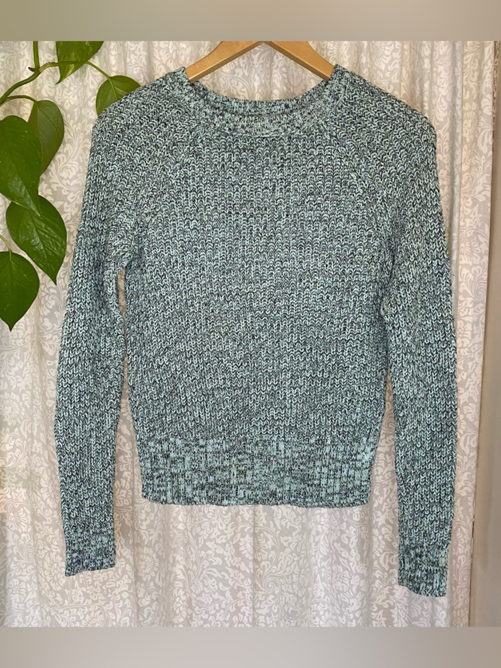 American Eagle knitted sweater